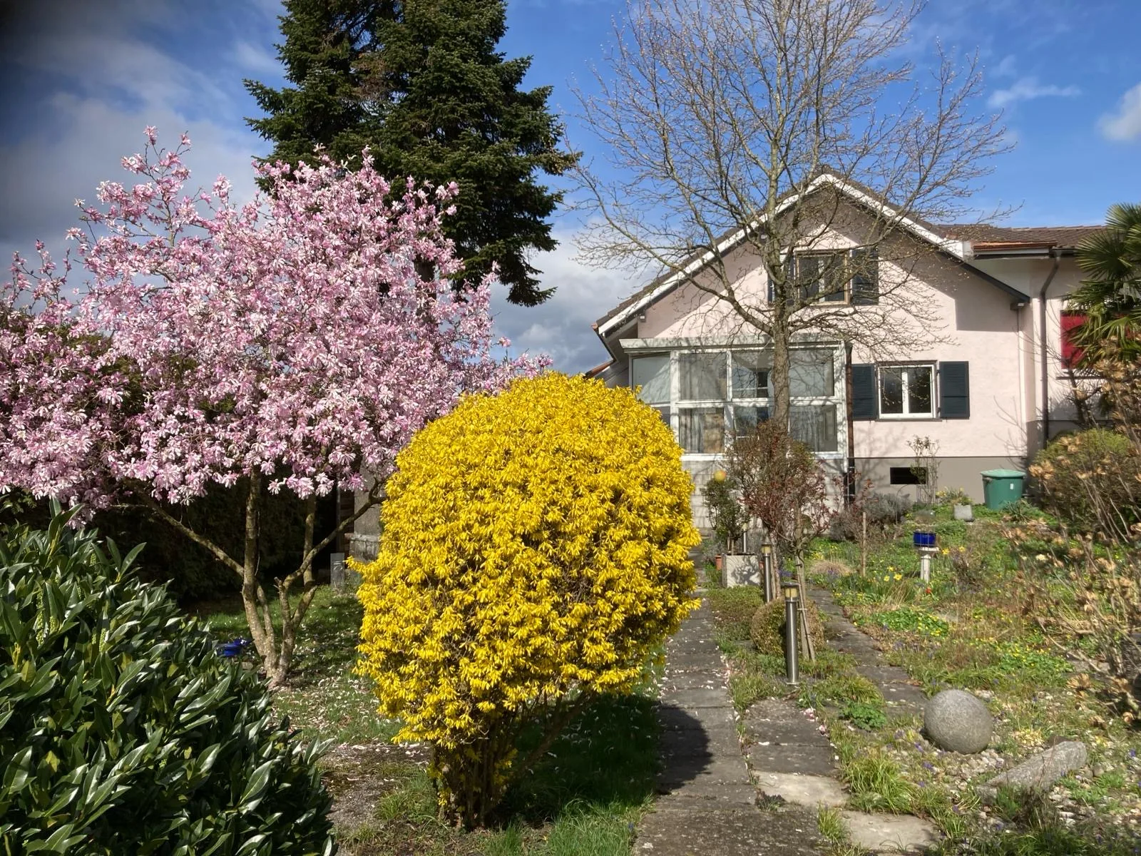4.5 Zimmer Duplex Haus mit Garten